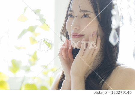 若い女性、ビューティーイメージ　 123279146