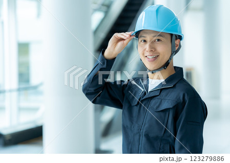 作業服のビジネスマン 作業服のビジネスマン 123279886
