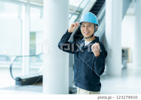 作業服のビジネスマン 作業服のビジネスマン 123279910