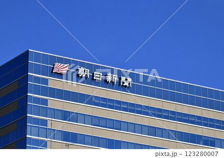 日本の東京都市景観　朝日新聞社などを望む。同社前には築地市場跡地が広がる… 123280007