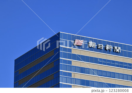 日本の東京都市景観 朝日新聞社などを望む。同社前には築地市場跡地が広がる… 日本の東京都市景観 朝日新聞社などを望む。同社前には築地市場跡地が広がる… 123280008