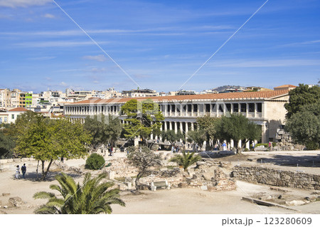 アテネ市内の古代アゴラの美しい景観 123280609