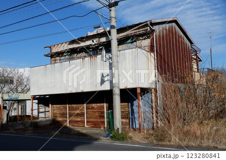 放置された店舗 放置された店舗 123280841