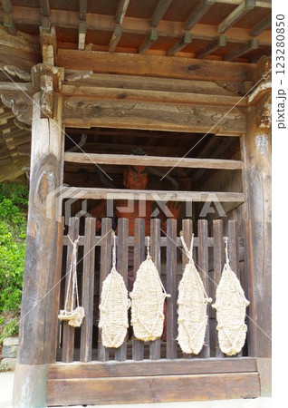 信州　松本の寺院　保福寺　曹洞宗の寺院　本尊は鎌倉時代の千手観音 123280850