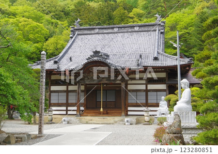信州　松本の寺院　保福寺　曹洞宗の寺院　本尊は鎌倉時代の千手観音 123280851