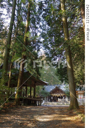信州　松本の神社　大宮熱田神社　梓川の神を祀る　室町時代建造の本殿は国重要文化財 123281042