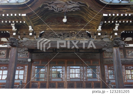 信州 岡谷 照光寺の建造物と彫刻群 多くの文化財がある寺院 信州 岡谷 照光寺の建造物と彫刻群 多くの文化財がある寺院 123281205