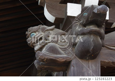 信州 岡谷 照光寺の建造物と彫刻群 多くの文化財がある寺院 信州 岡谷 照光寺の建造物と彫刻群 多くの文化財がある寺院 123281223