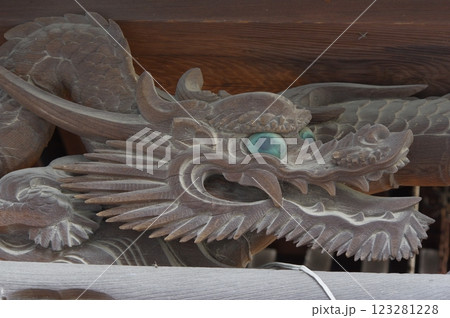 信州　岡谷　照光寺の建造物と彫刻群　多くの文化財がある寺院 123281228