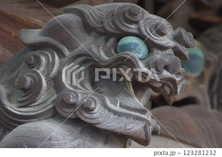 信州　岡谷　照光寺の建造物と彫刻群　多くの文化財がある寺院 123281232