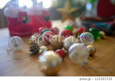 クリスマスの飾りつけ雑貨 123281720
