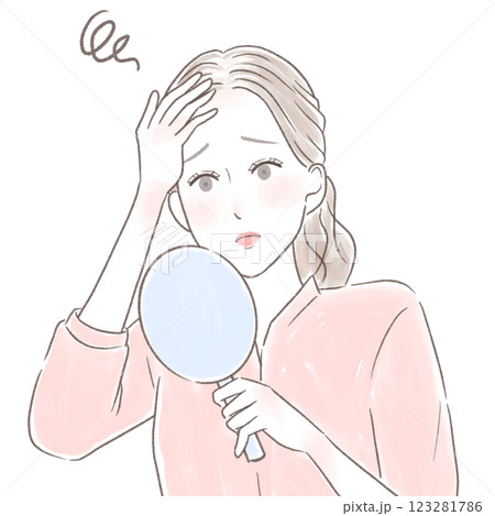 手鏡を見て髪の生え際の白髪が気になる女性 手鏡を見て髪の生え際の白髪が気になる女性 123281786