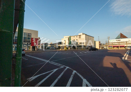 歴史的な古道「塩の道」とその周辺 歴史的な古道「塩の道」とその周辺 123282077