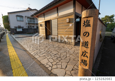 歴史的な古道「塩の道」とその周辺 歴史的な古道「塩の道」とその周辺 123282081