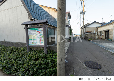 歴史的な古道「塩の道」とその周辺 歴史的な古道「塩の道」とその周辺 123282108