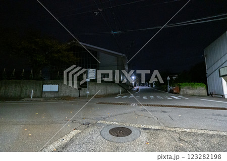 歴史的な古道「塩の道」とその周辺 123282198