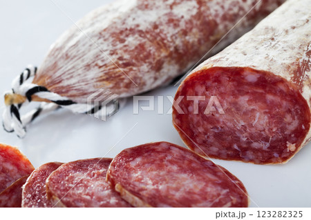 Longaniza sausage with cut slices 123282325