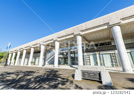 宮崎県宮崎市 快晴の宮崎県立図書館 宮崎県宮崎市 快晴の宮崎県立図書館 123282541