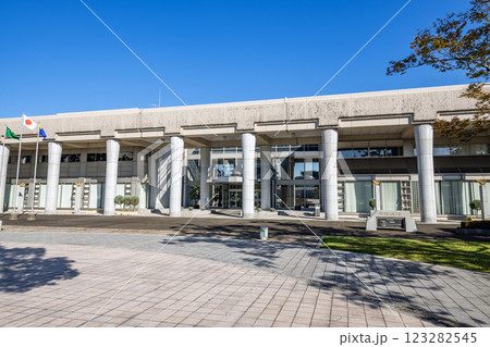 宮崎県宮崎市 快晴の宮崎県立図書館 宮崎県宮崎市 快晴の宮崎県立図書館 123282545