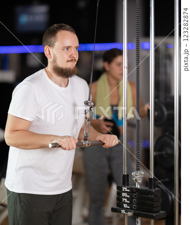 Man doing arm training 123282874