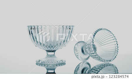 ガラスの器 123284574