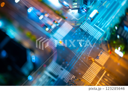 大都会の交差点・シフトレンズ　逆アオリ撮影 123285646