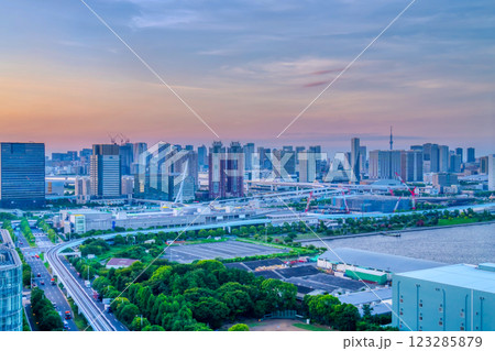 東京・お台場　夕暮れ 123285879