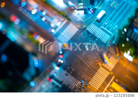 大都会の交差点・シフトレンズ　逆アオリ撮影 123285886
