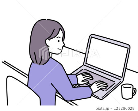 カフェでノートパソコンの作業をする女性 123286029