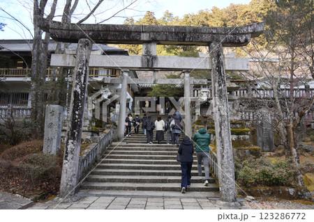 古峯神社　参道 123286772