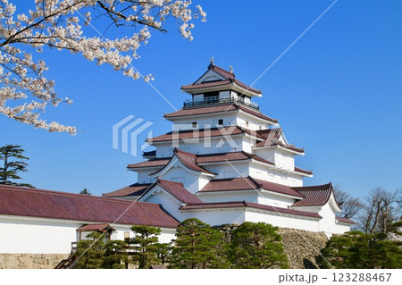 春の鶴ヶ城(福島県・会津若松市) 春の鶴ヶ城(福島県・会津若松市) 123288467