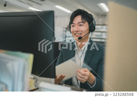 EC通販のコールセンター 123288508