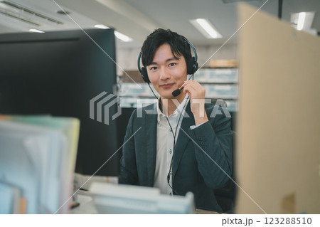 EC通販のコールセンター 123288510