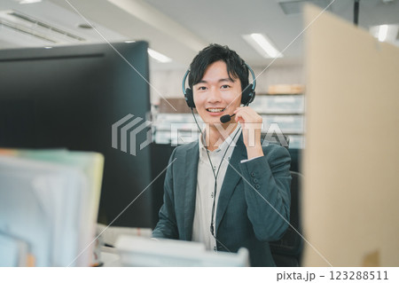 EC通販のコールセンター 123288511