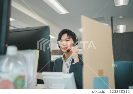 EC通販のコールセンター 123288516