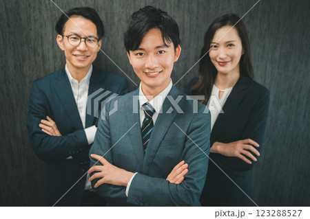 3人のビジネスパーソン 123288527