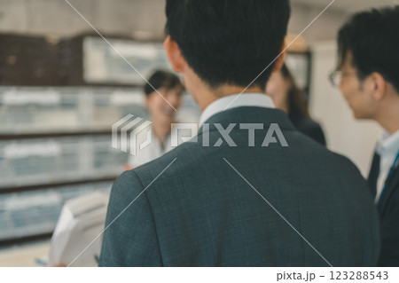 ネットショップ運営　ミーティング 123288543