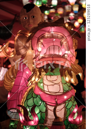 長崎ランタンフェスティバル｜迫力満点なランタン 123289018