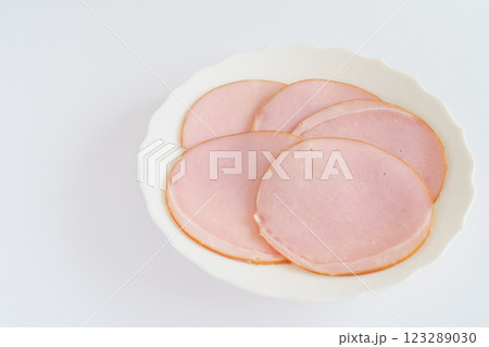 スライスしたロースハム 123289030