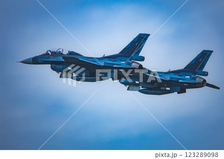 航空自衛隊航松島基地空祭F2戦闘機離陸 航空自衛隊航松島基地空祭F2戦闘機離陸 123289098