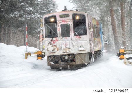 雪景色の会津鉄道 雪景色の会津鉄道 123290055