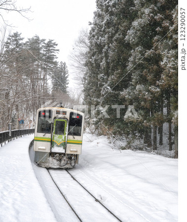 雪景色の会津鉄道 雪景色の会津鉄道 123290057