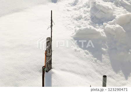 雪、冬、雪国、雪景色、冬景色、積雪、除雪、スノーダンプ、北国、日本、スノー 123290471