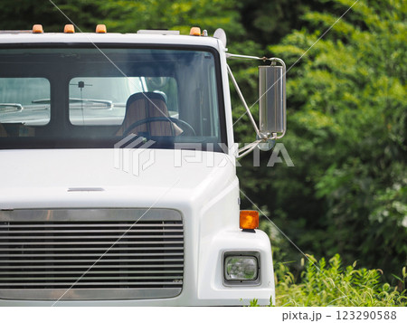 アメリカ製大型トラックのフロント アメリカ製大型トラックのフロント 123290588