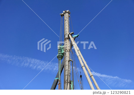 建設機械、杭打機とクレーン 建設機械、杭打機とクレーン 123290821