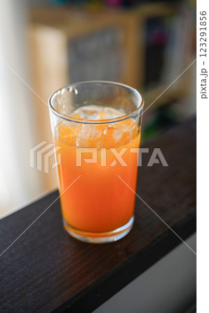 自家製のみかんジュース　搾りたて 123291856