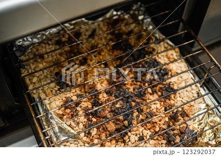 魚焼きグリルの汚れ 123292037