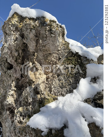 stone block in winter park 123292881