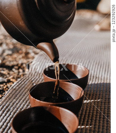 The Artful and Delicate Pouring of Tea into Exquisite and Elegant Bowls for Enjoyment The Artful and Delicate Pouring of Tea into Exquisite and Elegant Bowls for Enjoyment 123292926