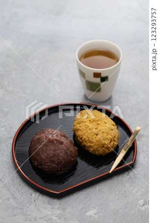 ぼたもち、おはぎ 123293757